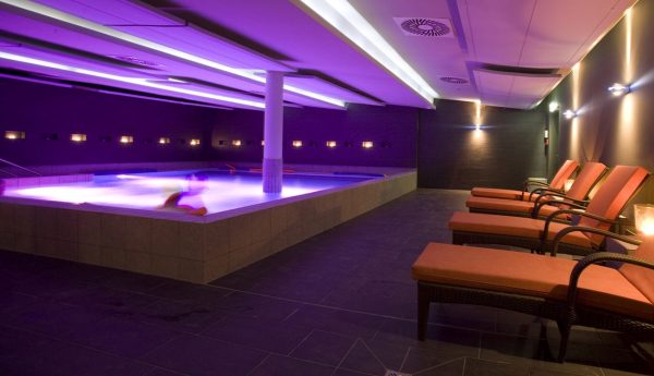 Schallabsorbersysteme in Hallenbad, Wellness und Spa